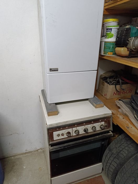 Продам газову плиту та котел vaillant