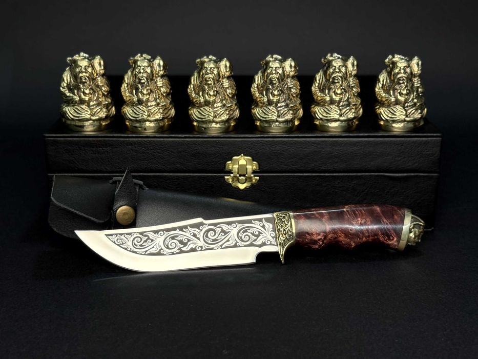 Чарки ручної роботи Козаки з ножом. Подарункові чарки в кейсі.