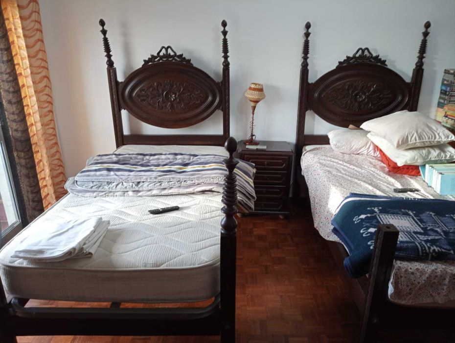 Quarto gigante para 1 ou 2 pessoas com varanda Moita - Centro) - todas as despesas incluida - 2 casas de Banho e cozinha completa