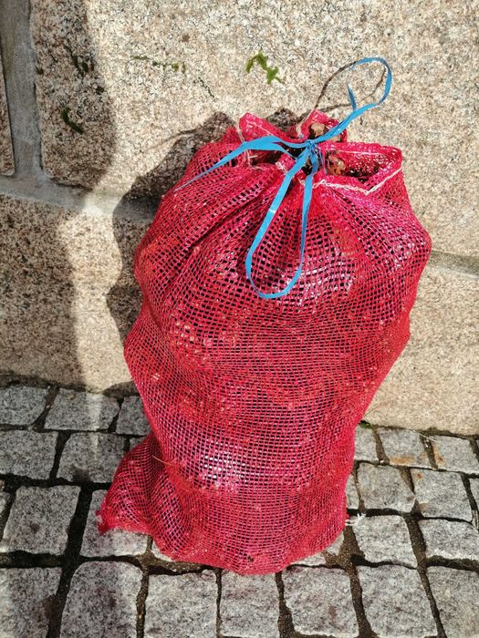Sacos de pinhas valor acessível