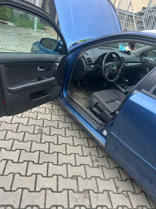 Aubi A4 B6 2004 Rok