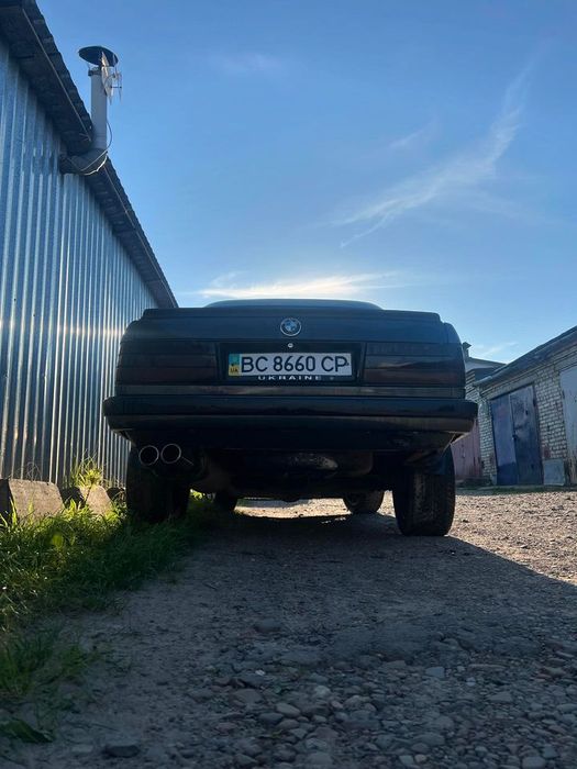 Продам автомобіль BMW E30,
