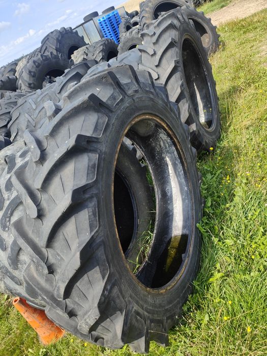 Para opony wzmocnione Pirelli 13.6 R36 jak nowe 340/85 radialne