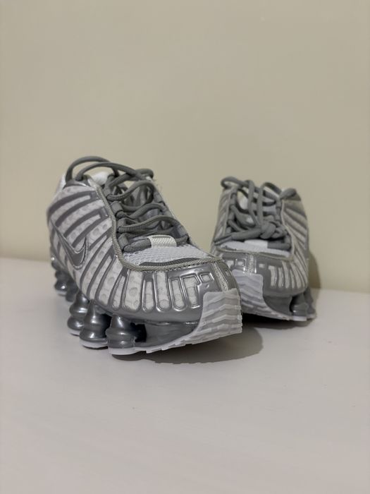 nike shox silver