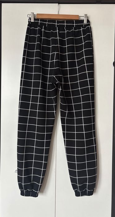 Spodnie w kratkę 36