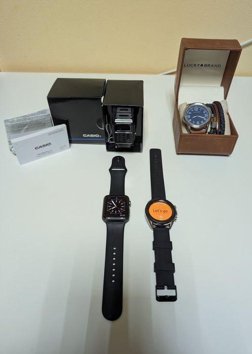Колекція годинників: Apple Watch, Samsung, Casio та Lucky Brand