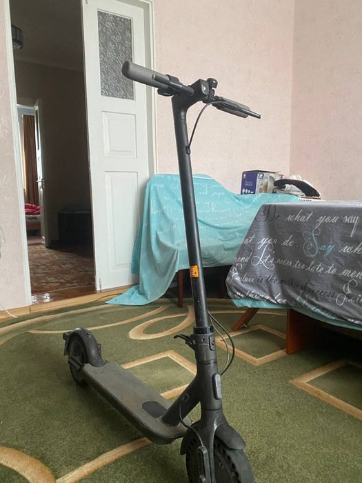 елекросамокат Xiaomi 1s