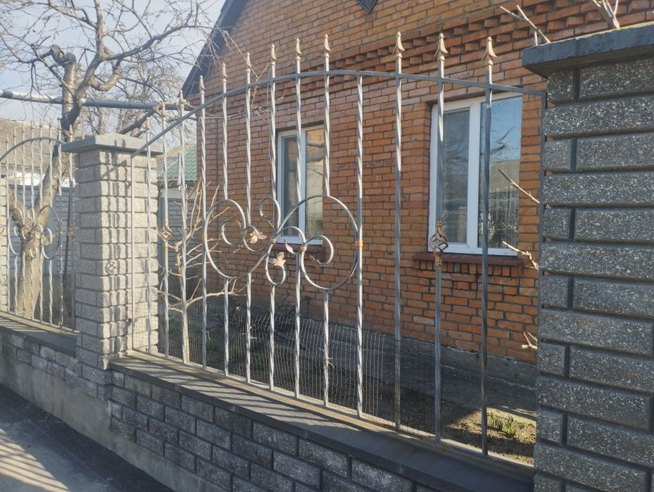 Ворота розпашні з елементами ковки