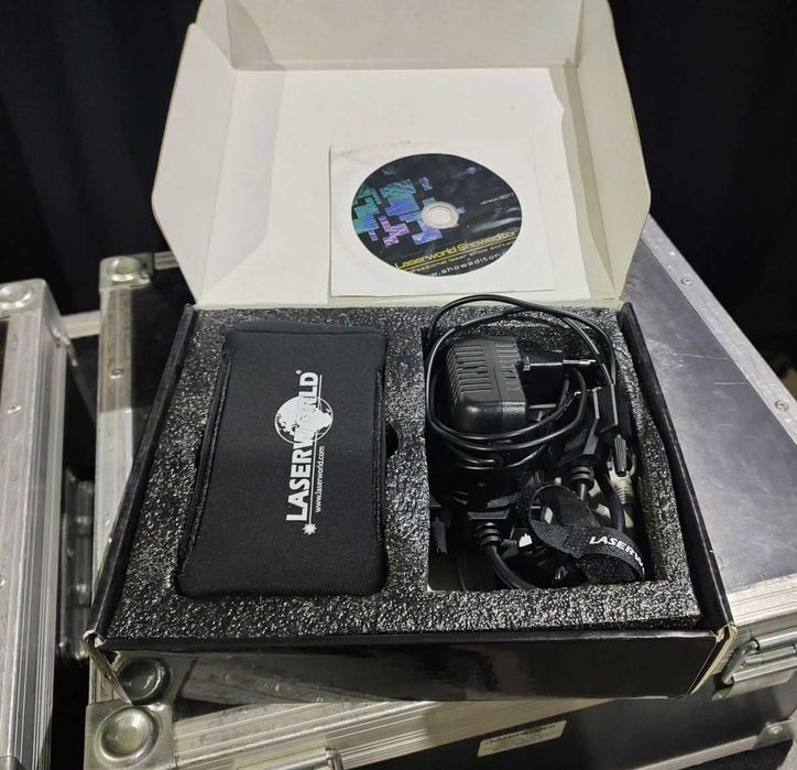 0Laserworld CS-2000 RGB 2000mW RGB Laser(czerwony, zielony, niebieski)