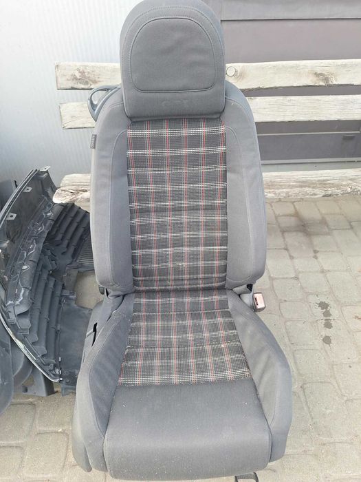 Fotele kanapa Vw Golf 5 Gti 3d + boczki komplet