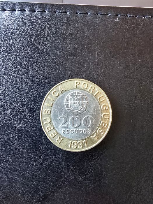 Moedas de 200 escudos RARA, erro de cunhagem.