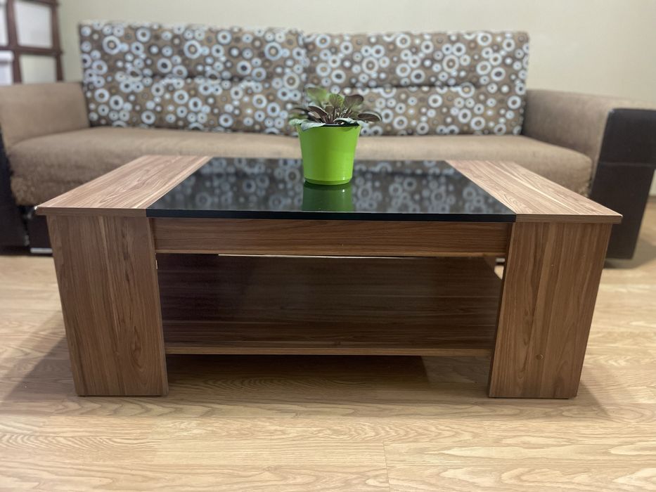 Продам сучасний журнальний столик б/у