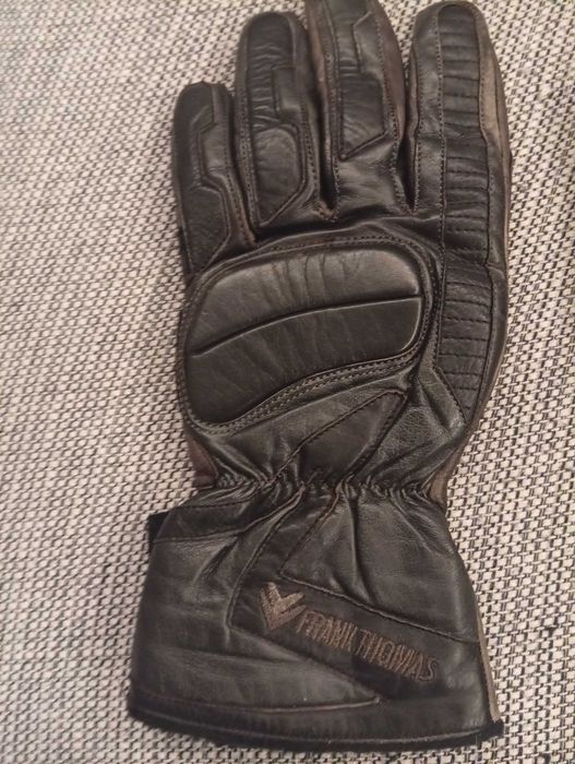 Luvas de moto em cabedal com pins metálicos