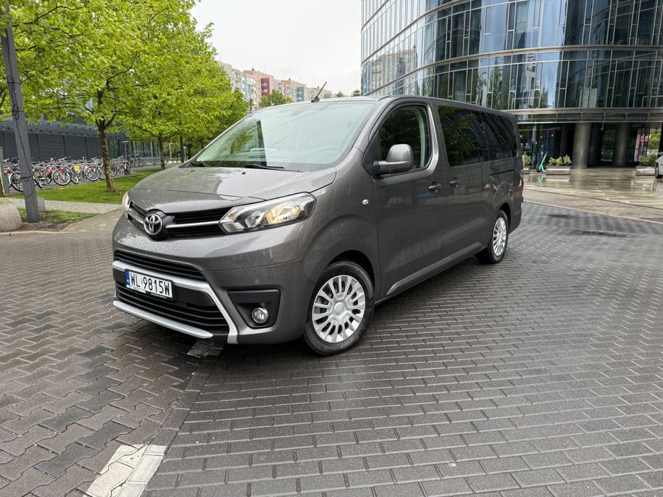 Wynajem busa 9 osobowego 8 osobowego Proace trafic