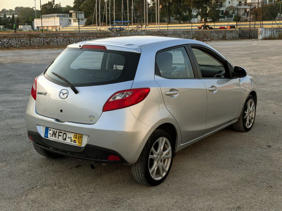 Mazda 2  1.3 16v full extras