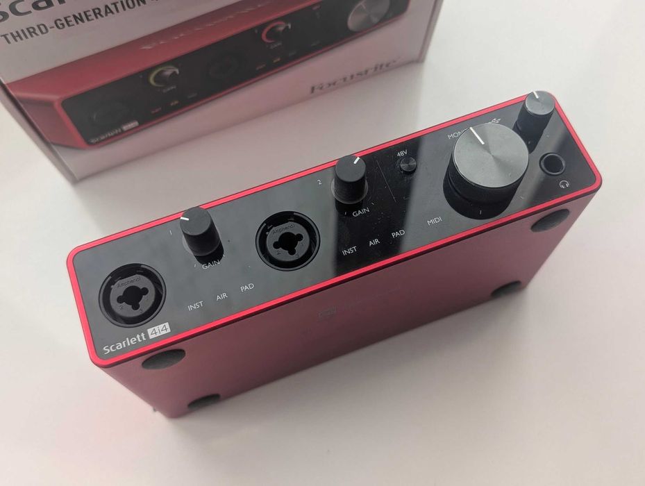 USB аудиоинтерфейс Focusrite Scarlett 4i4 3rd Gen