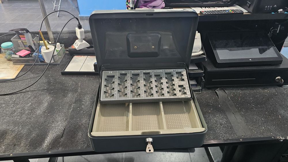 Caixa de Dinheiro metálica