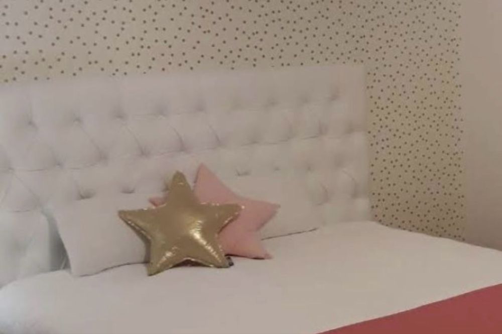 Conjunto Banqueta e Cabeceira em Capitoné Pele