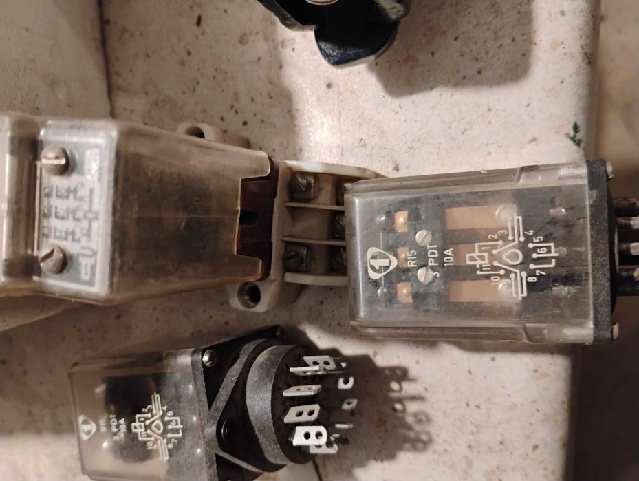 Przekaźniki R15 i inne