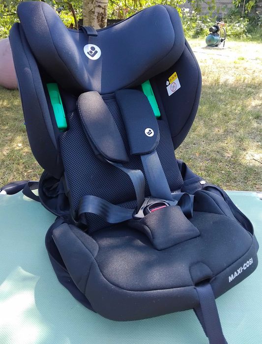 fotelik samochodowy Maxi Cosi Nomad Plus  i-Size przenośny w torbie podróżnej