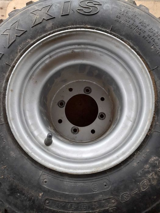 Jantes trás dupla furaçao uma é yamaha com pneus Maxxis