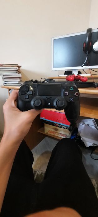 Продаю Playstation4 slim