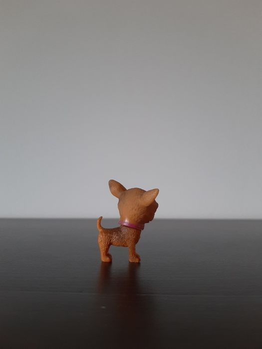 Zabawka, figurka piesek Chihuahua