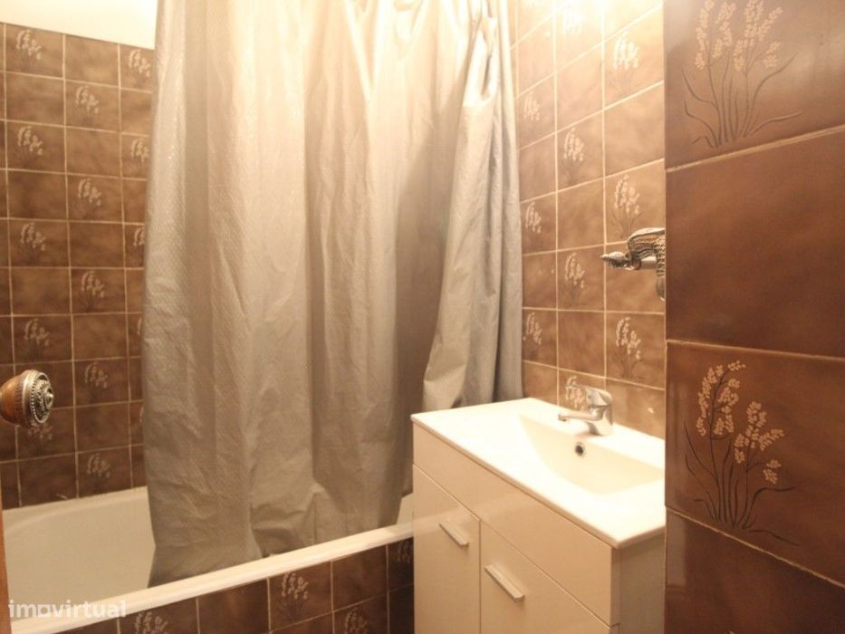Apartamento T4 com Garagem em Coimbra