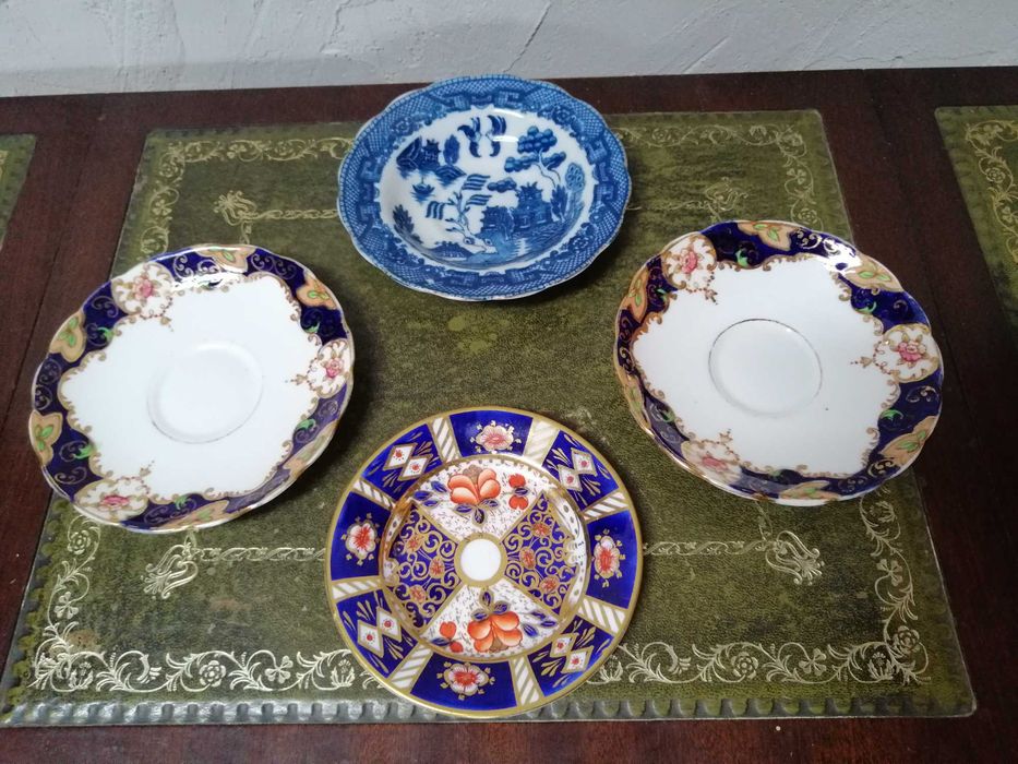 Zestaw 4 starych angielskich porcelanowych talerzyków