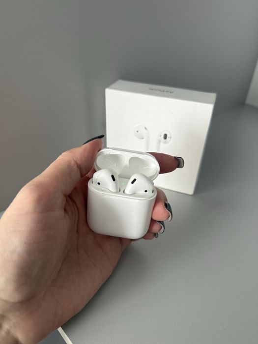 AirPods with Charging Case оригінальні навушники apple повний комплект