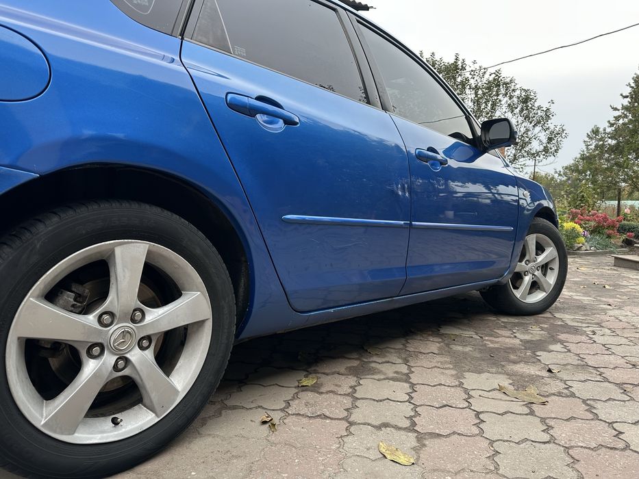 Mazda 3 bk 2005.  .