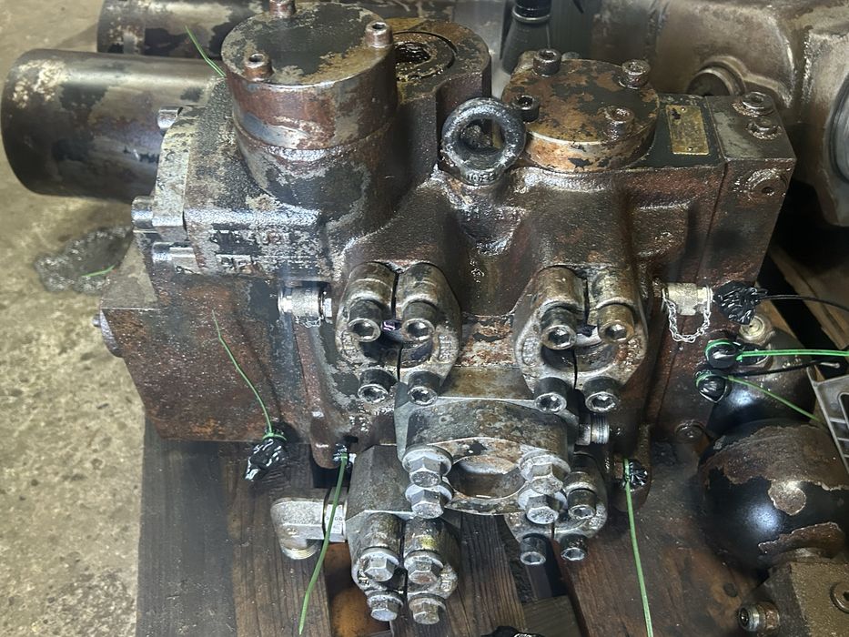 Glówny rozdzielacz hydrauliczny  Volvo L150E L 150F L150D