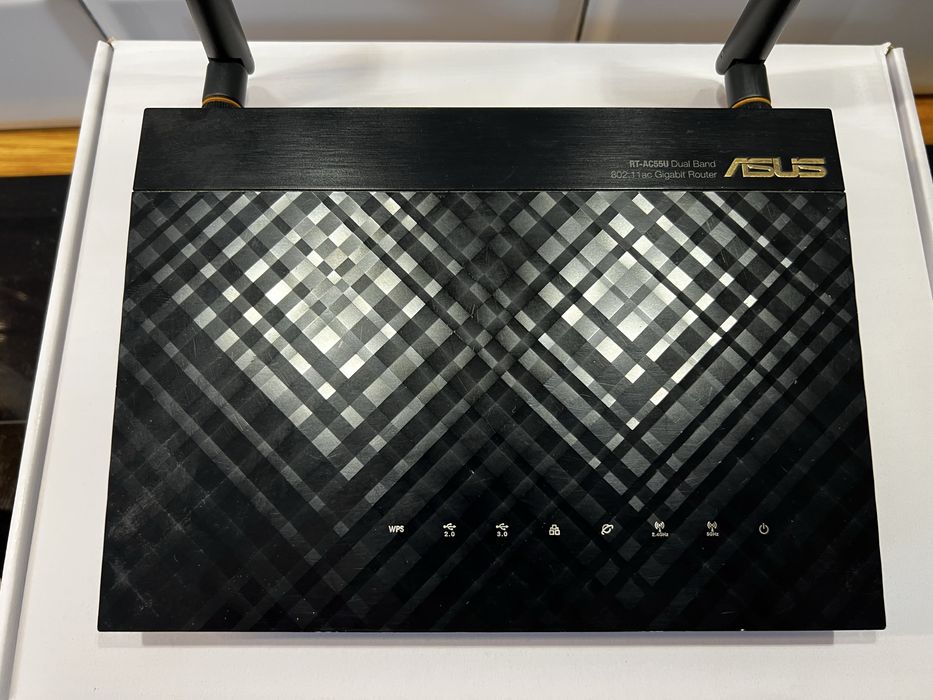 Router ASUS RT AC55U