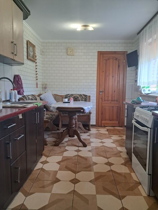 Продам  повноцінну частину будинку