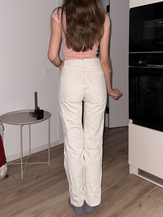 Білі прямі джинси