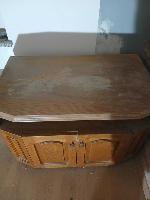 Sprzefam Dębową szafę i szafkę RTV