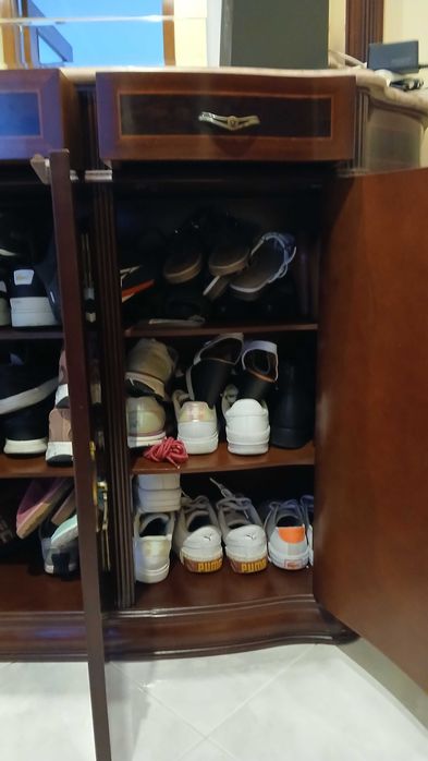 Móvel de entrada com espelho e arrumação (sapateira)