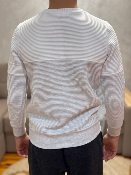 Біла  кофта на підлітка