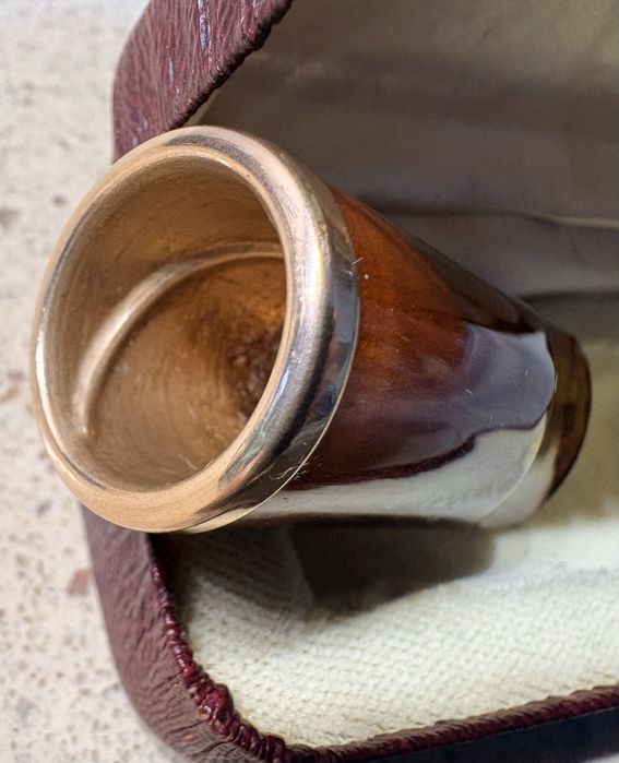 Linda boquilha porta charutos em baquelite com plaqué de ouro baixo
