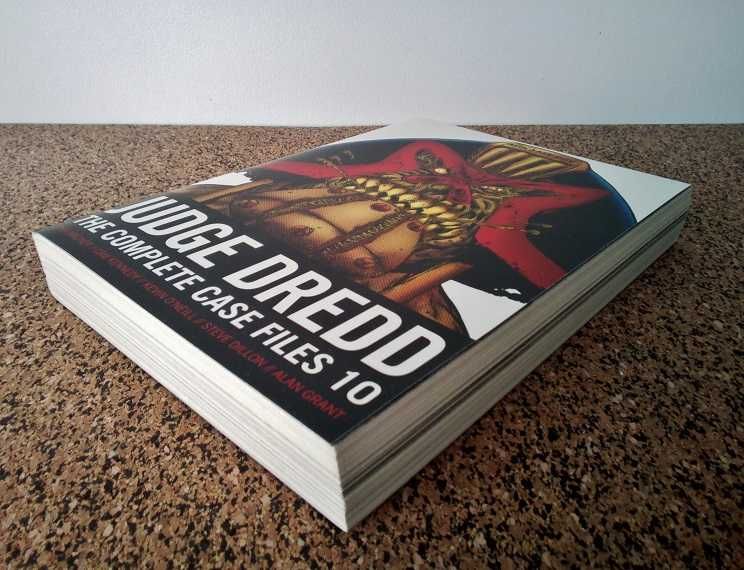 BD - Judge Dredd: The Complete Case Files 10