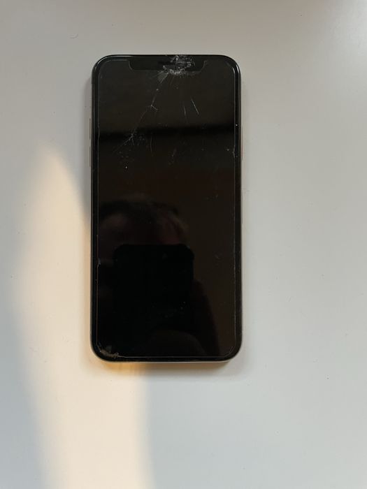 Iphone XS uszkodzony