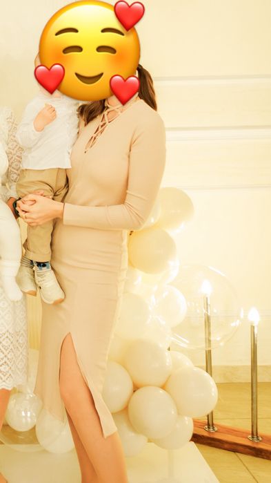 Облягаюча  бежева сукня  на весну/осінь  50 розміру