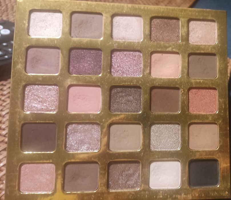 Paleta cieni znanego makijażysty