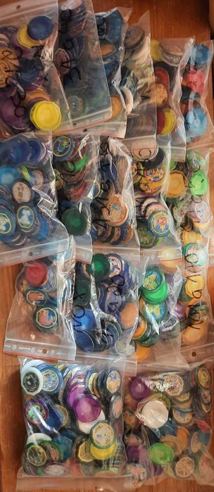 Várias coleção de tazos