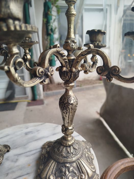 Castiçaias em latão para 5 velas