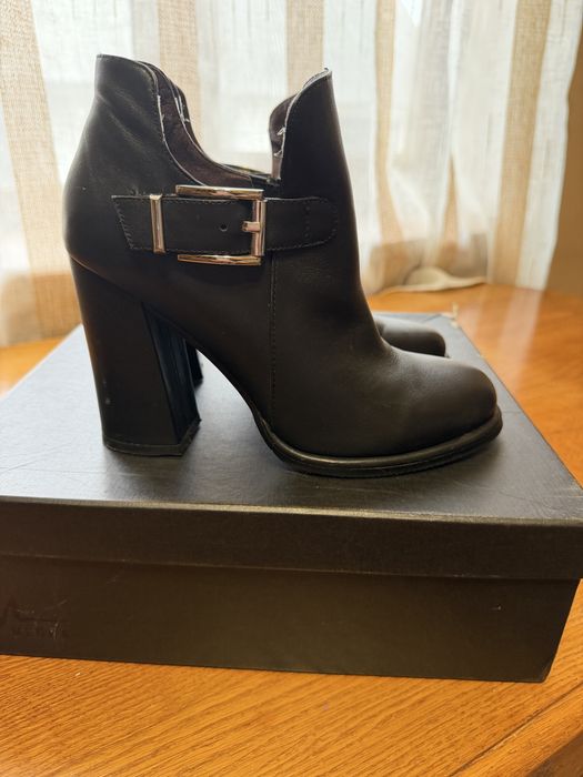 Черевички, ботильйони шкіряні туфлі