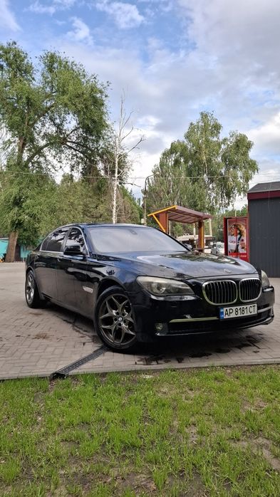 BMW 750LI 4.4 2009 года Официальная