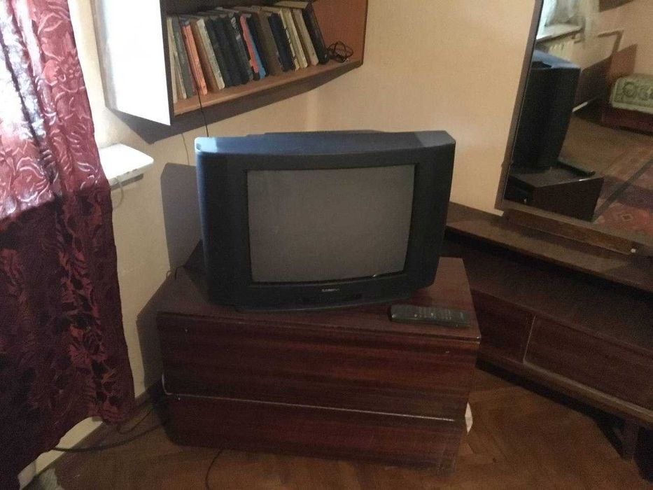 ліжка оптом, книжні полиці, стіл з стільцями