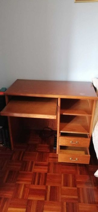 Secretária de madeira