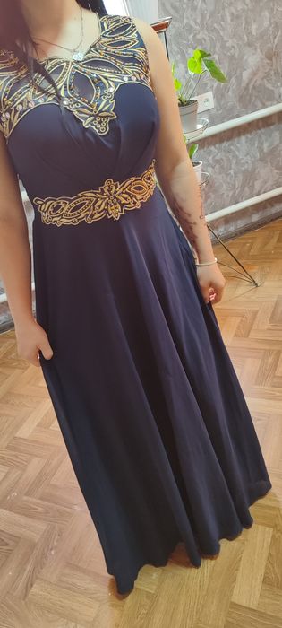 Платье.             .